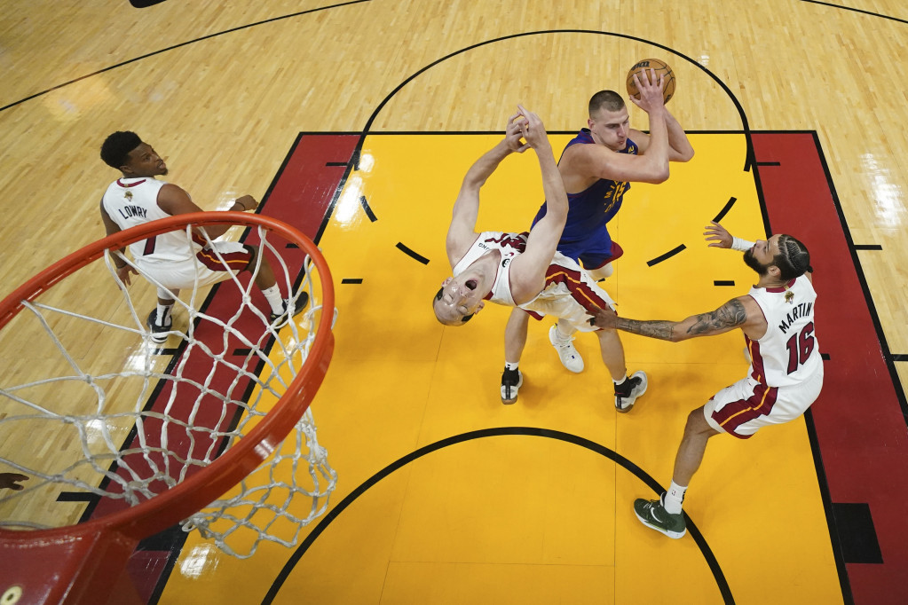 Nikola Jokić protiv Majamija