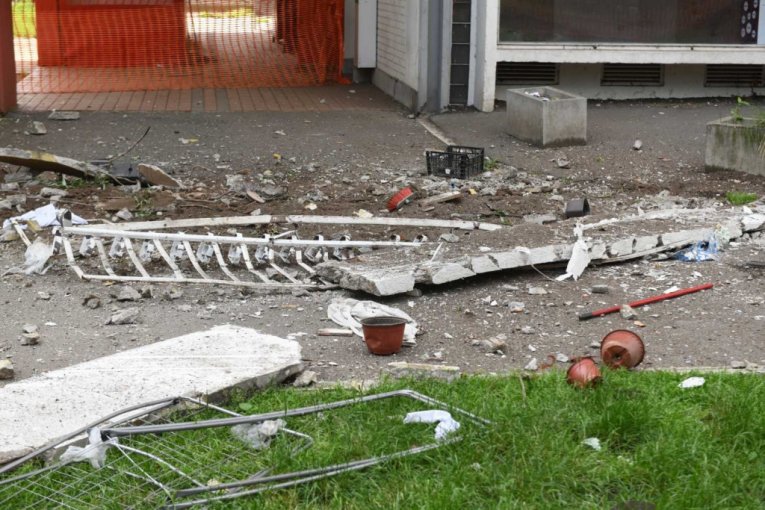 Pala fasada na Novom Beogradu 