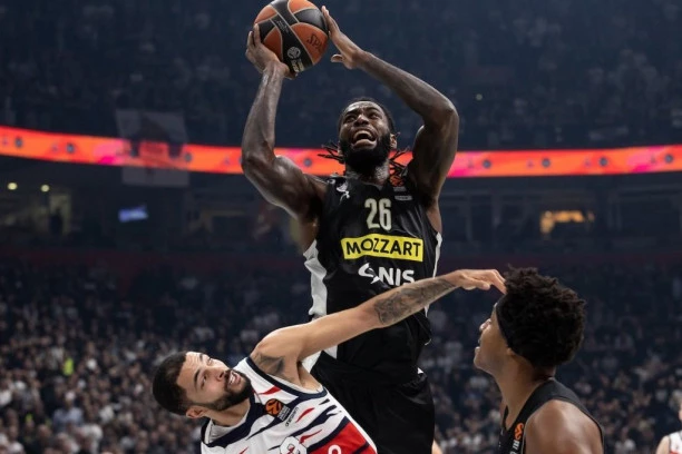 PRED ZAVRŠNE BORBE ZA TROFEJ! Fener NACILJAO pojačanje!