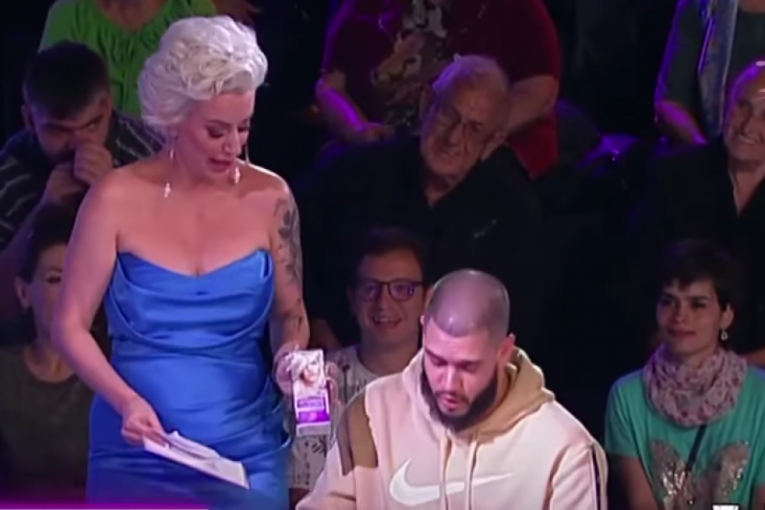 Dejan Dragojević poslao poklon Filipu Caru