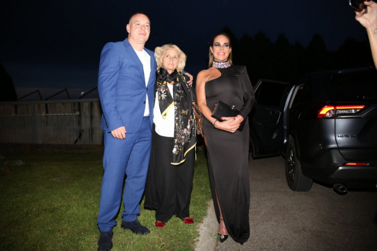 Aca Bulić, Milena Kačavenda, Anina majka Mila