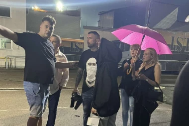 CAREVA PORODICA NAPRAVILA HAOS! Besni zbog BIZARNE stvari, TENZIJA na finalu ''Zadruge''! (FOTO)