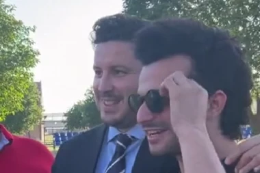 DRITAN ABAZOVIĆ IMA DVOJNIKA! Premijera Crne Gore dočekao neočekivan prizor! (VIDEO)