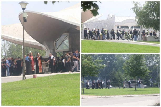 KUKU DANAS I UVEK! STEFO, ZASPAO SI SA NERAZDVOJNIM DRUGOM KOJI JE POKUŠAO DA TE SPASE! Sahranjuju utopljenog dečaka na Adi (FOTO)