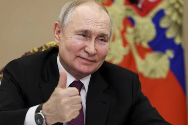 "ZNATE KAKO KAŽE NAŠ NAROD, MA KO IH..."! Vladimir Putin govorio o NATO, pa mu se omakla šokantna psovka! PESKOV POKUŠAO DA IZGLADI SITUACIJU, ALI, NIJE MU BAŠ POŠLO ZA RUKOM! (VIDEO)