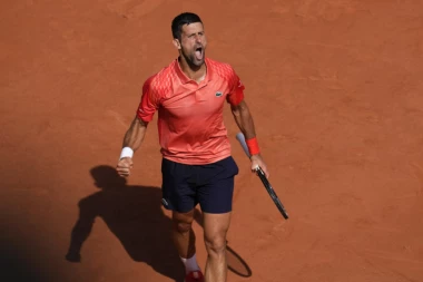 ĐOKOVIĆ SE POKLONIO ALKARASU! Španac izveo sjajan POEN, Novak se samo NASMEJAO! (VIDEO)