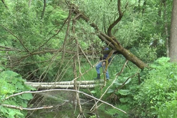 DRAMATIČNE SCENE IZ IVANJICE! Voda odnela MOST, meštani u panici! (FOTO)