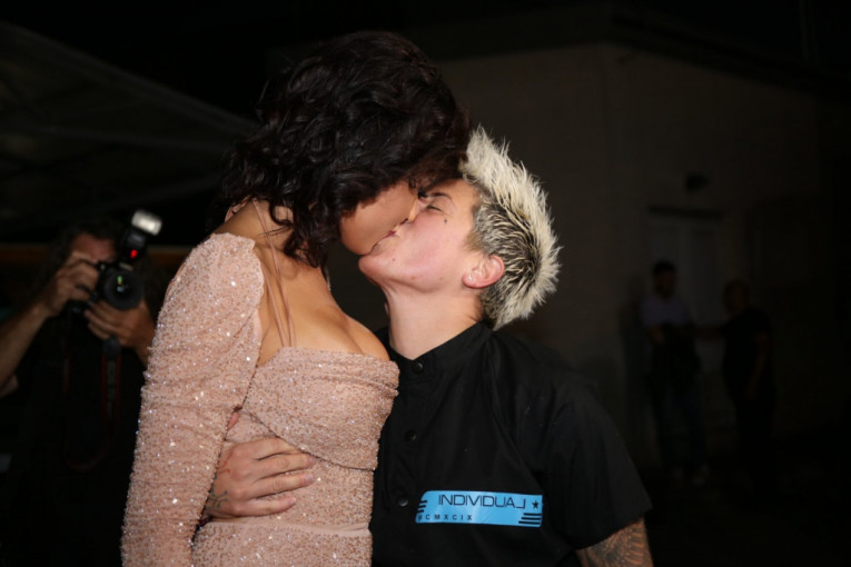 Matora i Anita se ljube