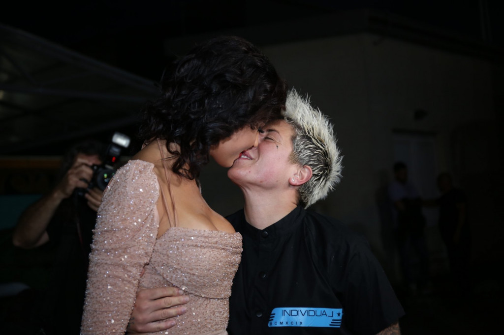 Matora i Anita se ljube