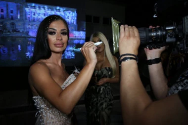 SKANDAL U ŠIMANOVCIMA! Sanja Grujić prekinula intervju posle OVOG pitanja! (VIDEO)