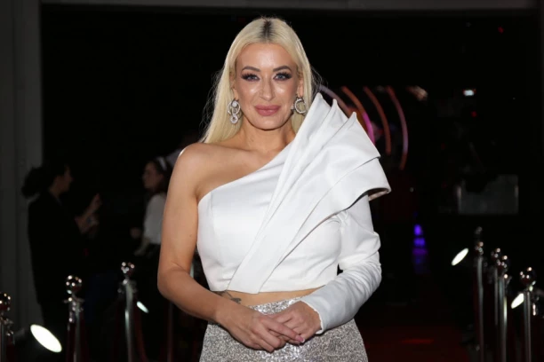 DUŠICA JAKOVLJEVIĆ ZAVRŠILA U BOLNICI: Mesecima odlagala operaciju zbog "Zadruge"!