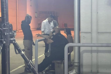 MISLILA JE DA JE NIKO NE SNIMA! Čim je Matora otišla, Anita ušla u priču sa OVIM muškarcem! Tomićeva će POBESNETI!