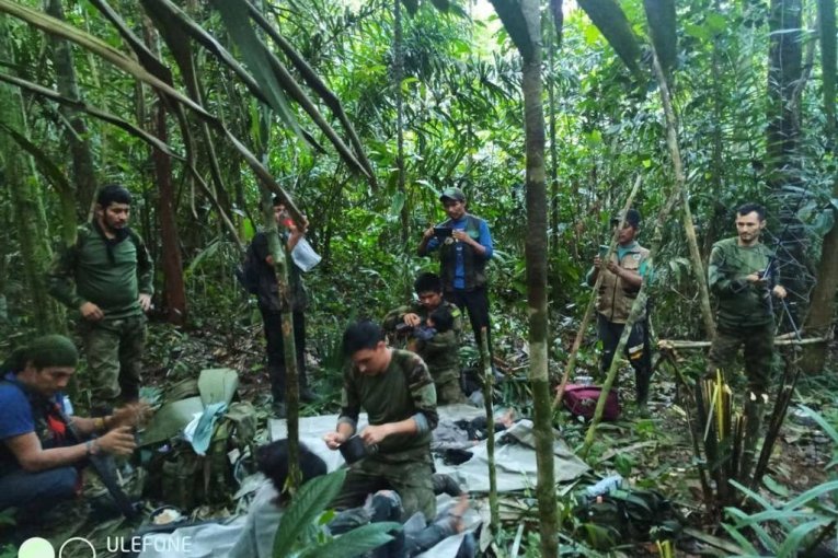 ČUDO NEVIĐENO U KOLUMBIJI! Četvoro dece preživelo pad aviona, pronađeni usred džungle posle 5 nedelja! MEĐU NJIMA I JEDNA BEBA! (FOTO)
