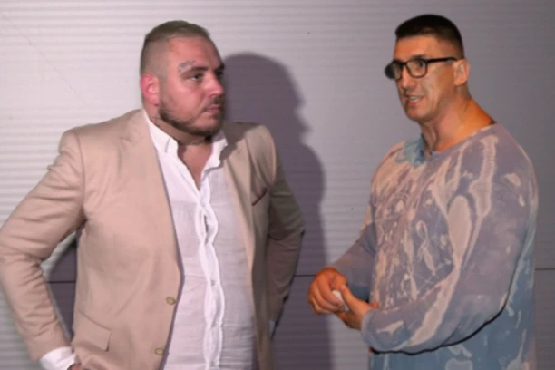 "MI SMO TU, A DEVOJČICE IZ CRIKVENICE NEMA!" Kristijan Golubović slikovito objasnio Caru šta mu sprema, ima i društvo!