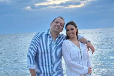 PORODILA SE ZVEZDA GRANDA: 15 godina starijem pevaču rodila ćerku, čestitke pljušte sa svih strana!