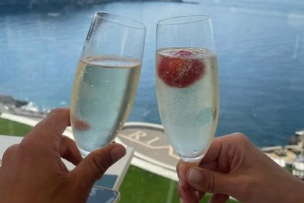 ODALE GA DRUŠTVENE MREŽE: Evo kako letnju pauzu provodi ljubimac Delija! (FOTO GALERIJA)