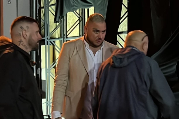 ŽESTOKA SVAĐA U ŠIMANOVCIMA: Car napao oca zbog Aleksandre, sve se orilo! (VIDEO)