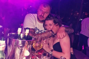 TRUDI SE SVIM SILAMA: Ovako Janjuš osvaja bivšu suprugu Enu, nada se ZVANIČNOM POMIRENJU! (FOTO)