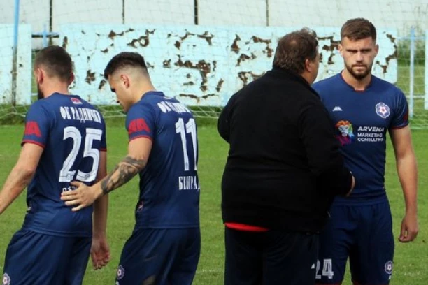 ZAVRTELO SE: Saradnja je trajala svega dve nedelje - nekadašnji velikan srpskog fudbala ostao bez trenera!