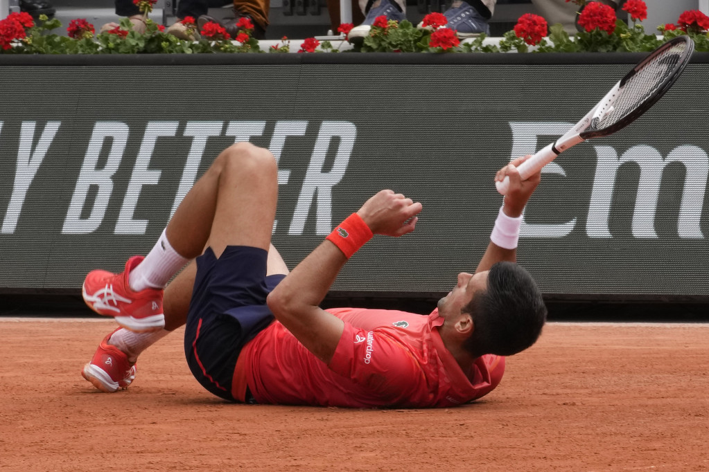 Novak Đoković pada u finalu Rolan Garosa