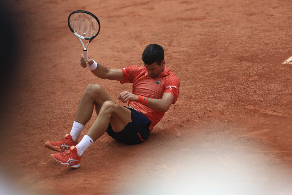 Novak Đoković pada u finalu Rolan Garosa