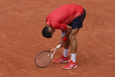 NAVIJAČI SE HVATAJU ZA GLAVU: Novak ih ŽESTOKO ZABRINUO usred finala Rolan Garosa!