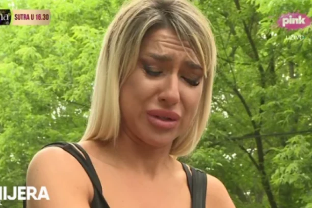 JOVANA JEREMIĆ ZAVIJENA U CRNO: Voditeljka se potresnim rečima oprostila od bitne ženske osobe!