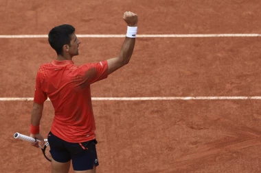 NE DAM OBRAZ NI PO KOJU CENU! Kakve reči upućene Đokoviću: Lako je biti heroj kad te vole, emocije gore, KIDAM kao Nole! (VIDEO)