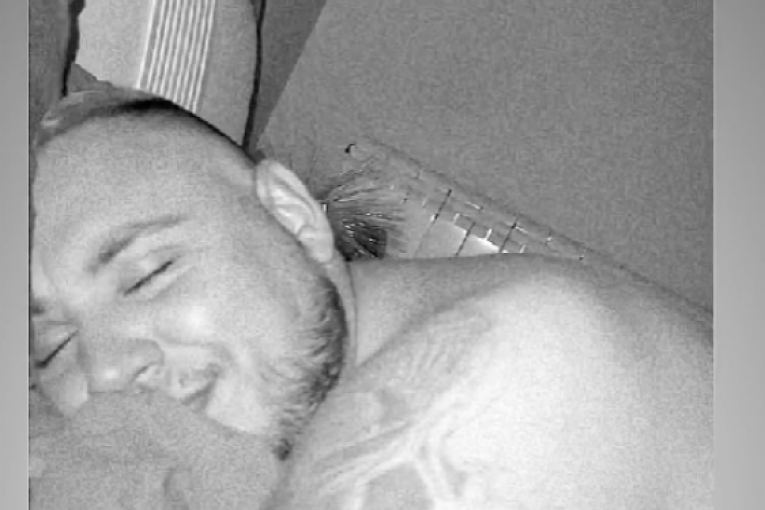 Aleksandra i Car u krevetu