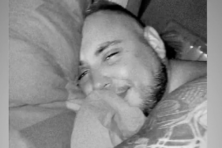 Aleksandra i Car u krevetu