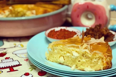 NAJBOLJA GIBANICA SA SIROM, A NAJLAKŠE SE PRAVI! Omiljeno srpsko jelo spremno je za čas!