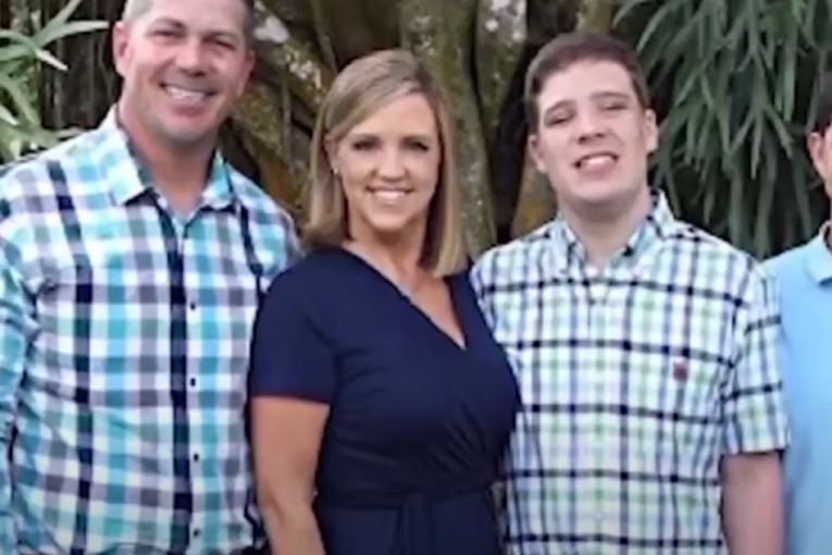 Šarlin sa svojom porodicom pre bolesti
