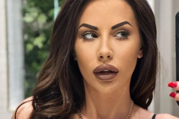 NAŠA PEVAČICA ŽRTVA PREVARE: Javno zapretila NAPADAČU - zbog OVOGA će ZAŽALITI! (FOTO)