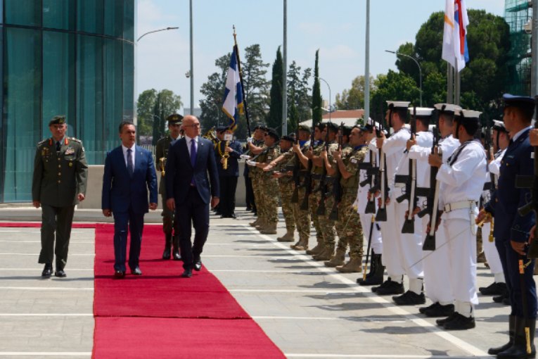 Sastanak ministra Vučevića sa ministrom odbrane Kipra Jorgalasom