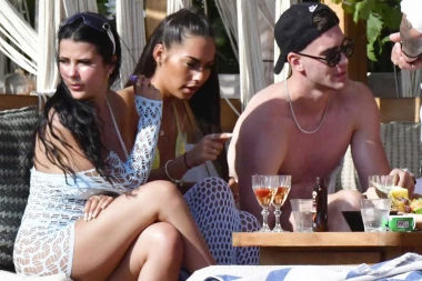 DUCI IMA PUNE RUKE POSLA! Vlahović može u "Žikinu dinastiju": Srbin MENJA VRELE DEVOJKE češće nego Miša! (FOTO)