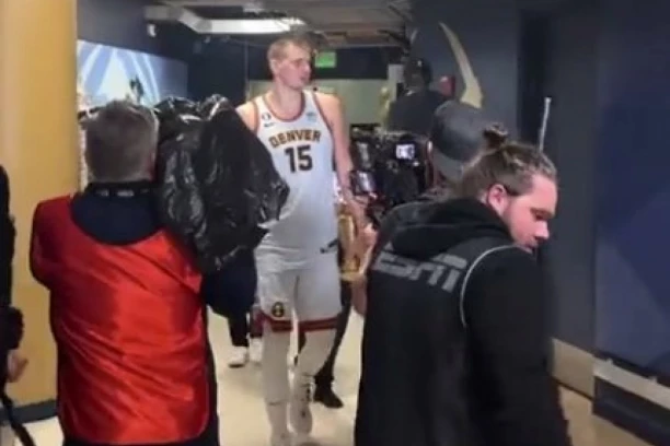 POJAVIO SE SNIMAK IZ TUNELA: Niko očima ne veruje šta radi Nikola Jokić (VIDEO)