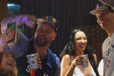 VRELE DEVOJKE, SRPSKA MUZIKA... Jokićeva braća "ZAPALILA" Ameriku - Strahinja i Nemanja u LUDOM NOĆNOM PROVODU! (VIDEO)