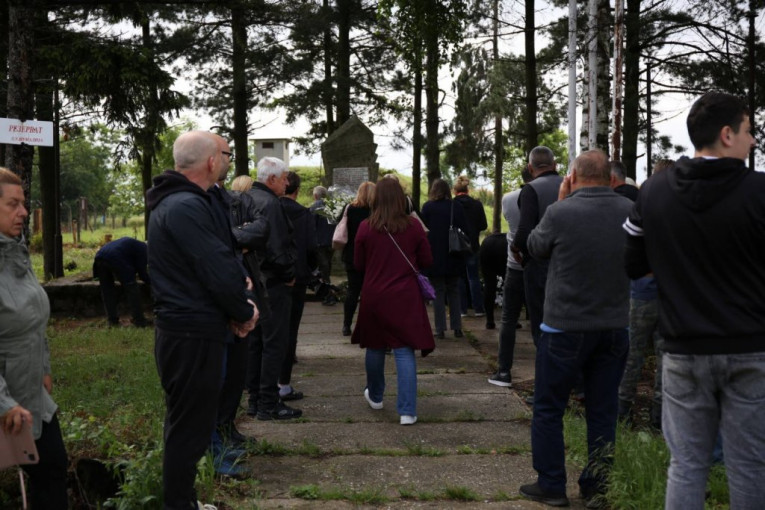 Okupljeni na parastosu