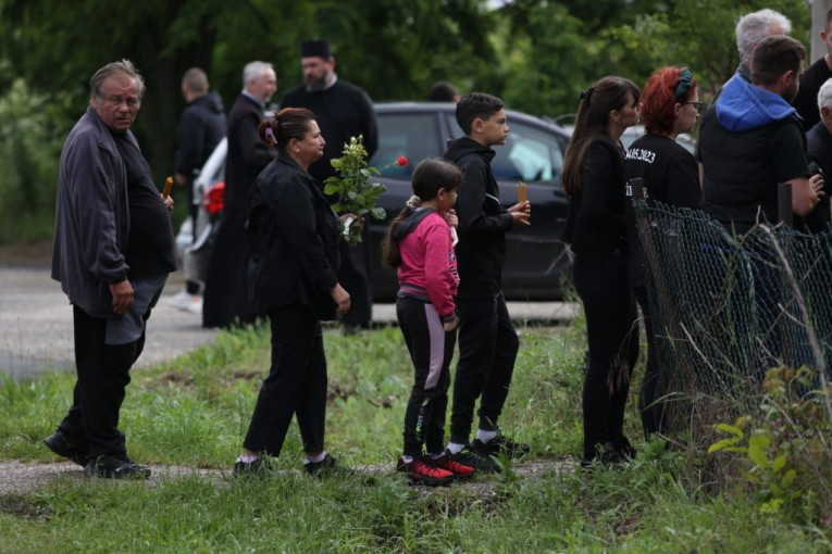 Okupljeni na parastosu