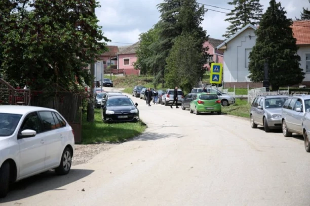 BRUKA U KOMŠILUKU: U centru grada ispisan grafit "UBI SRBINA" a kraj njega nacrtan kukasti krst!