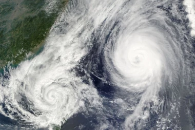 CIKLON ODNEO ČETIRI DETETA: Evakuacija traje danima - udari vetra i do 150 km na sat