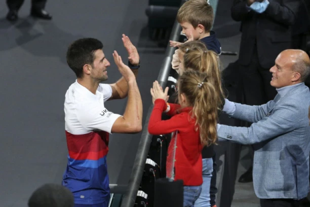 EMOTIVNI TATA NOLE: Nakon pobede nad Sinerom odmah OTRČAO KOD STEFANA I TARE! (VIDEO)