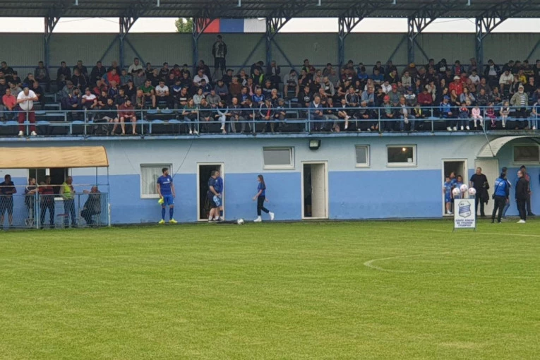 NEVEROVATNA ATMOSFERA U ADAŠEVCIMA: Minimalni trijumf Krušedolaca protiv Graničara u prvom meču baraža!