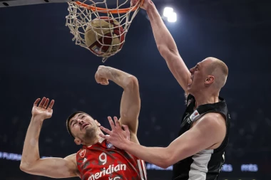 PARTIZAN POVEO U FINALU ADMIRALBET ABA LIGE: Očajno prvo poluvreme koštalo crveno-bele brejka u Štark areni! (VIDEO)