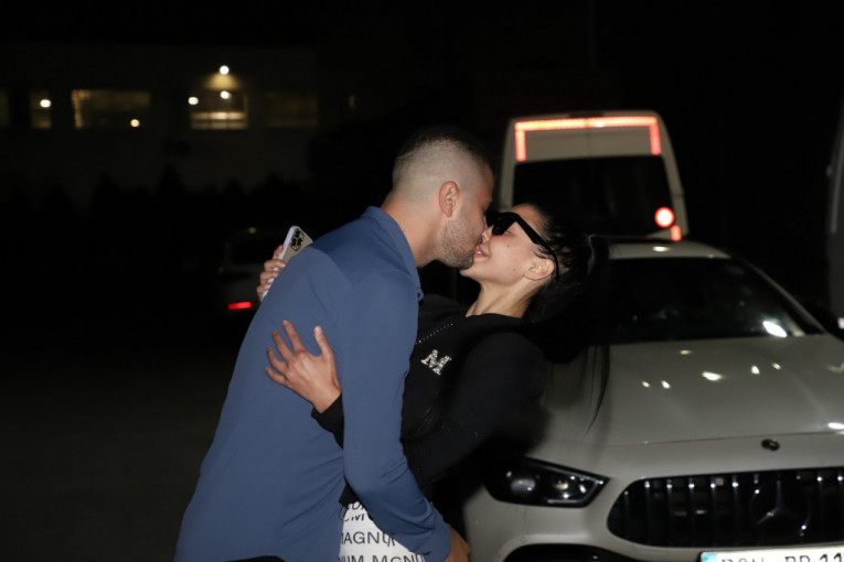 Maja Marinković i Bilal Brajlović se ljube Amidži šou