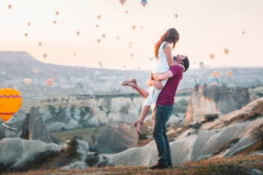 ONI SU PRAVI SREĆNICI I SVE IM TEČE GLATKO! Ovim horoskopskim znacima LJUBAV je zapisana u ZVEZDAMA