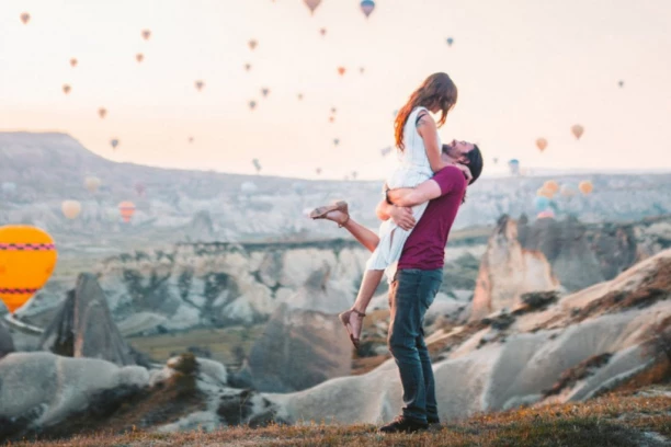 ONI SU PRAVI SREĆNICI I SVE IM TEČE GLATKO! Ovim horoskopskim znacima LJUBAV je zapisana u ZVEZDAMA