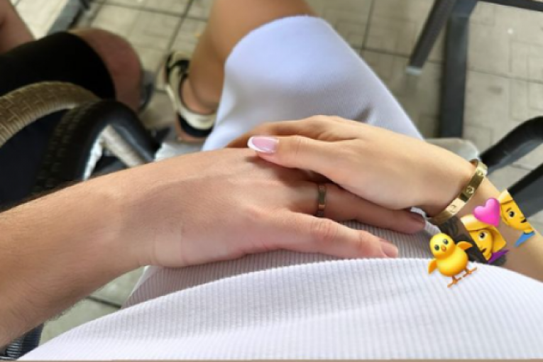 Helena pokazala nakit