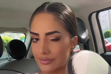 ZVEZDAN MOŽE SAMO DA PARI OČI: Anđela provocira iz Splita, izbacila ZADNJICU u prvi plan, ponude samo PLJUŠTE! (FOTO)