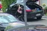 EKSKLUZIVNI SNIMAK SA SIGURNOSNE KAMERE: Ovako je PRETUČENA Jelena Radanović, bivši muž je KRVNIČKI vukao i bacao po zemlji! (VIDEO)